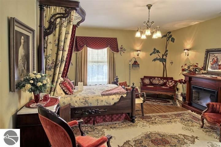 230 Wellington Street, Traverse City, MI 49686